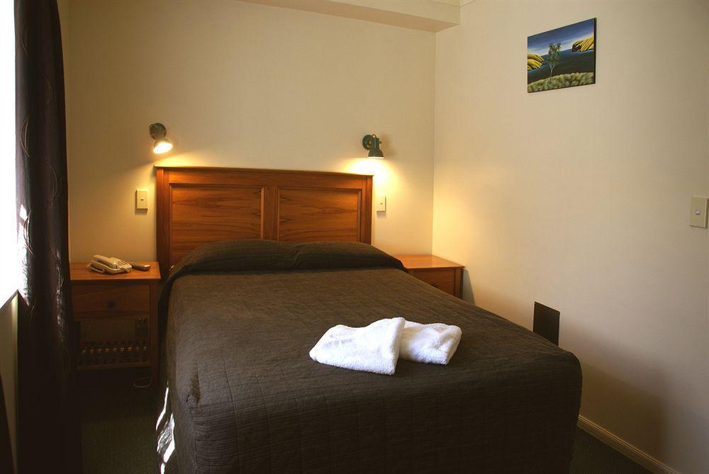 Colonial Lodge Motel Таупо Екстер'єр фото