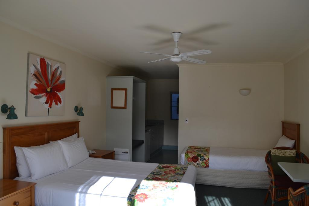 Colonial Lodge Motel Таупо Екстер'єр фото