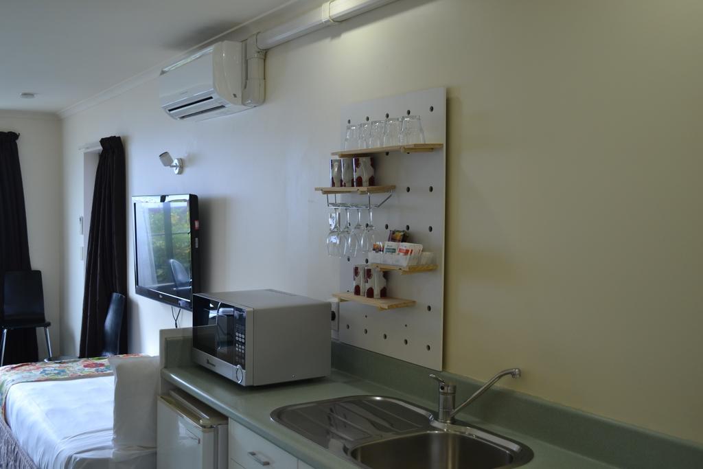 Colonial Lodge Motel Таупо Екстер'єр фото