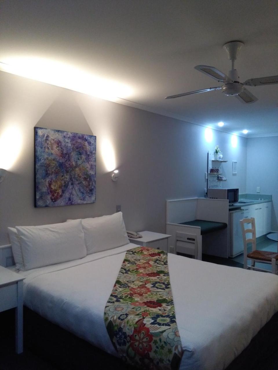Colonial Lodge Motel Таупо Екстер'єр фото