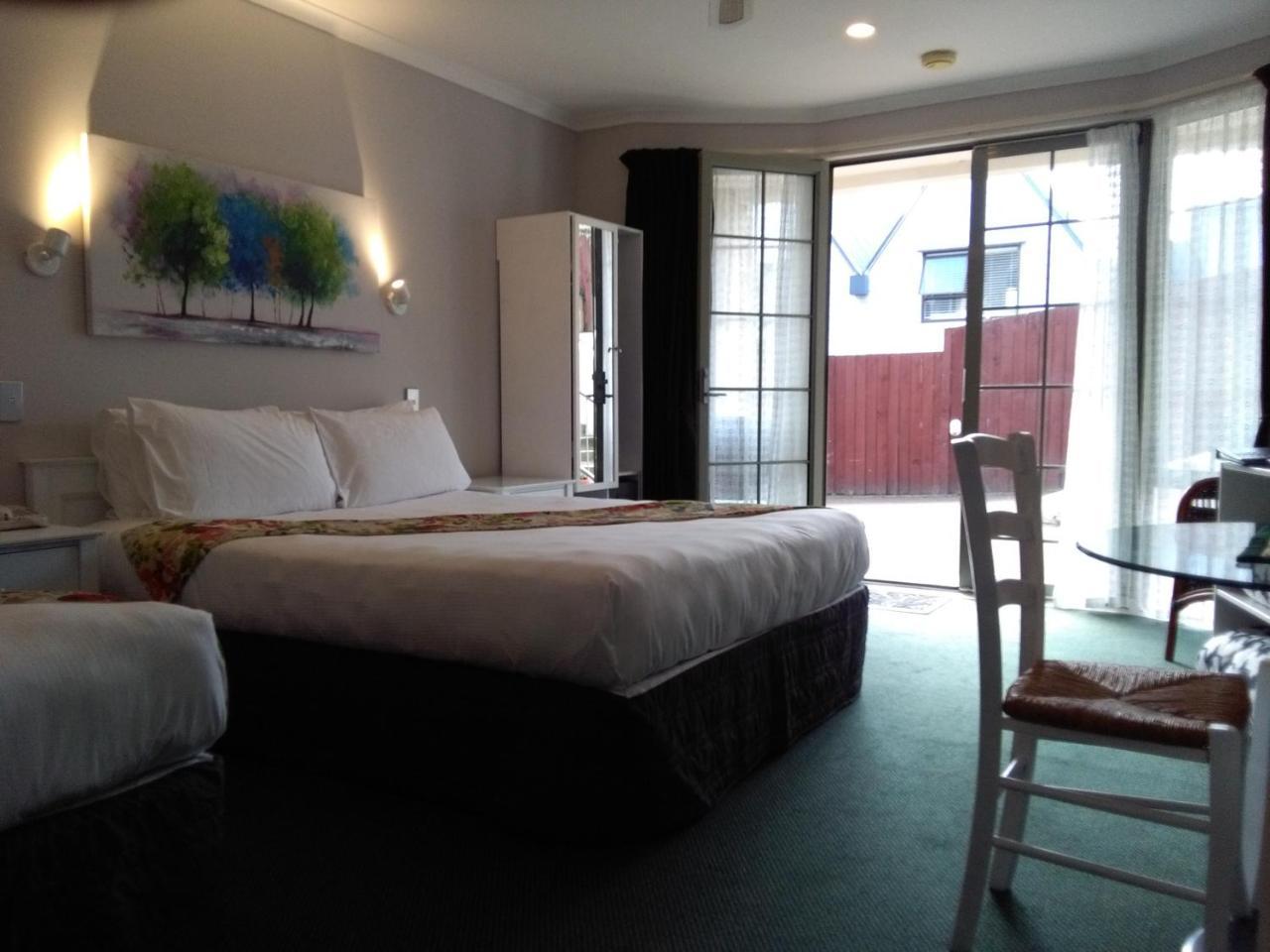 Colonial Lodge Motel Таупо Екстер'єр фото