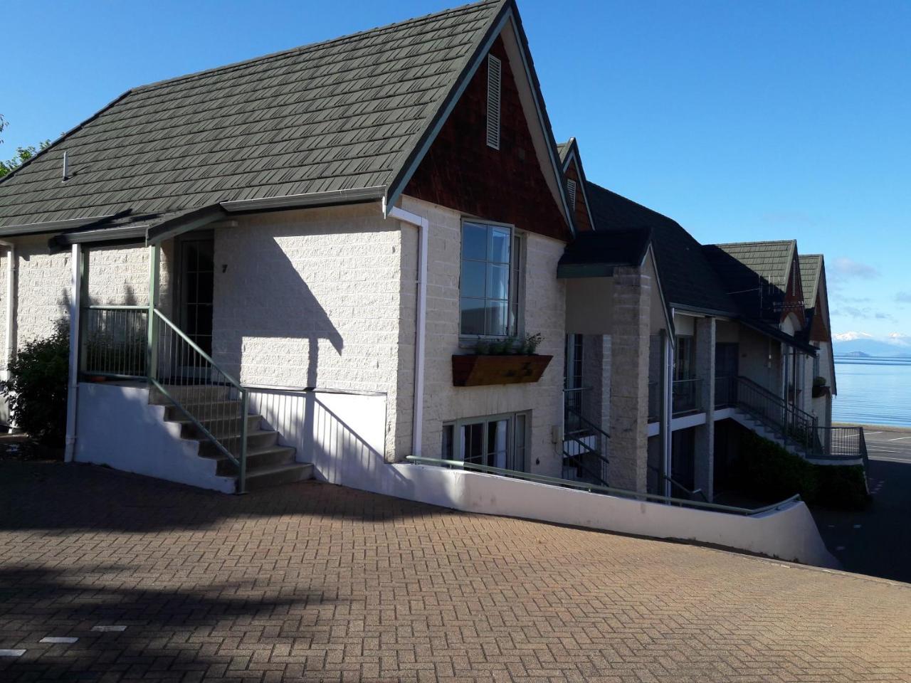 Colonial Lodge Motel Таупо Екстер'єр фото