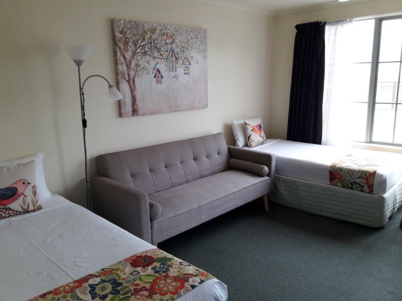 Colonial Lodge Motel Таупо Екстер'єр фото